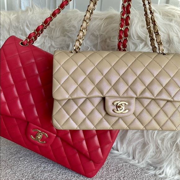 𝐂𝐇𝐀𝐍𝐄𝐋 𝐂𝐎𝐋𝐋𝐄𝐂𝐓𝐈𝐎𝐍 FOR SALE 🥰 - Picture 2 of 5